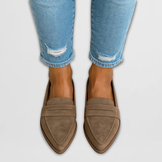 Isla – Puntige suède loafers
