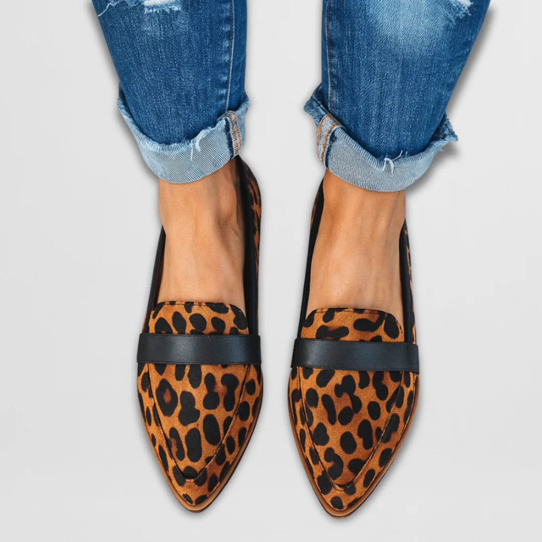 Isla – Puntige suède loafers
