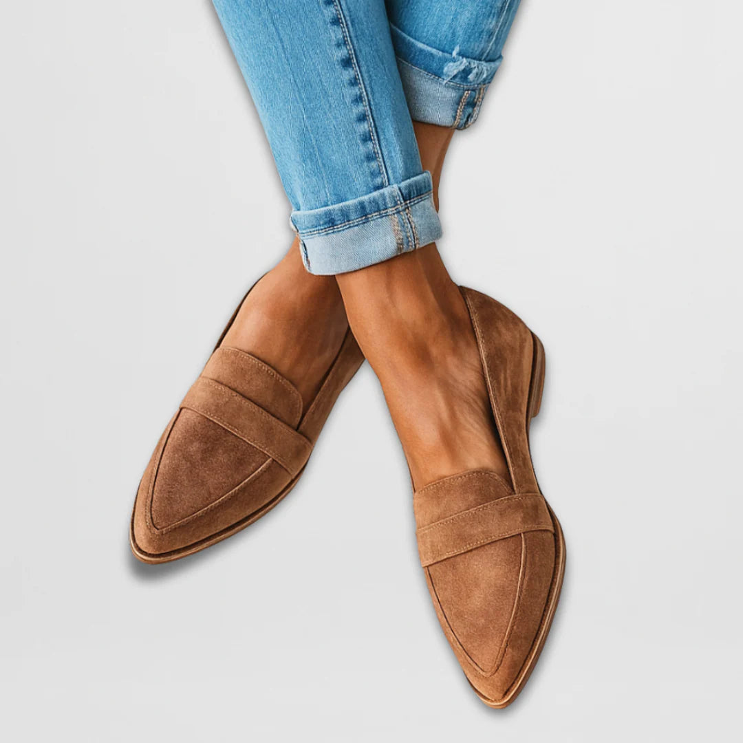 Isla – Puntige suède loafers